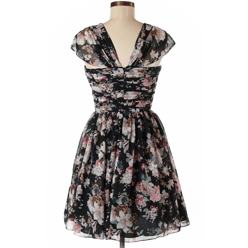 NWT Unique Vintage Floral Sweetheart Swing Dress - Picture 2 of 3
